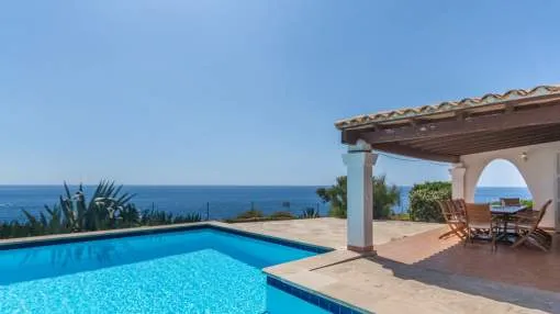 Villa overlooking the sea in Cala d' Or for rent